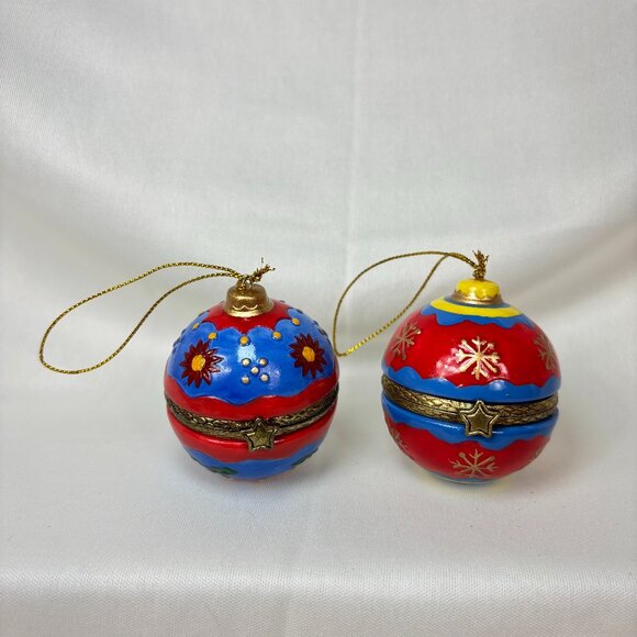 Hinged Porcelain Small Vintage Christmas Ornaments Trinket Boxes Set of 2 - Picture 1 of 13